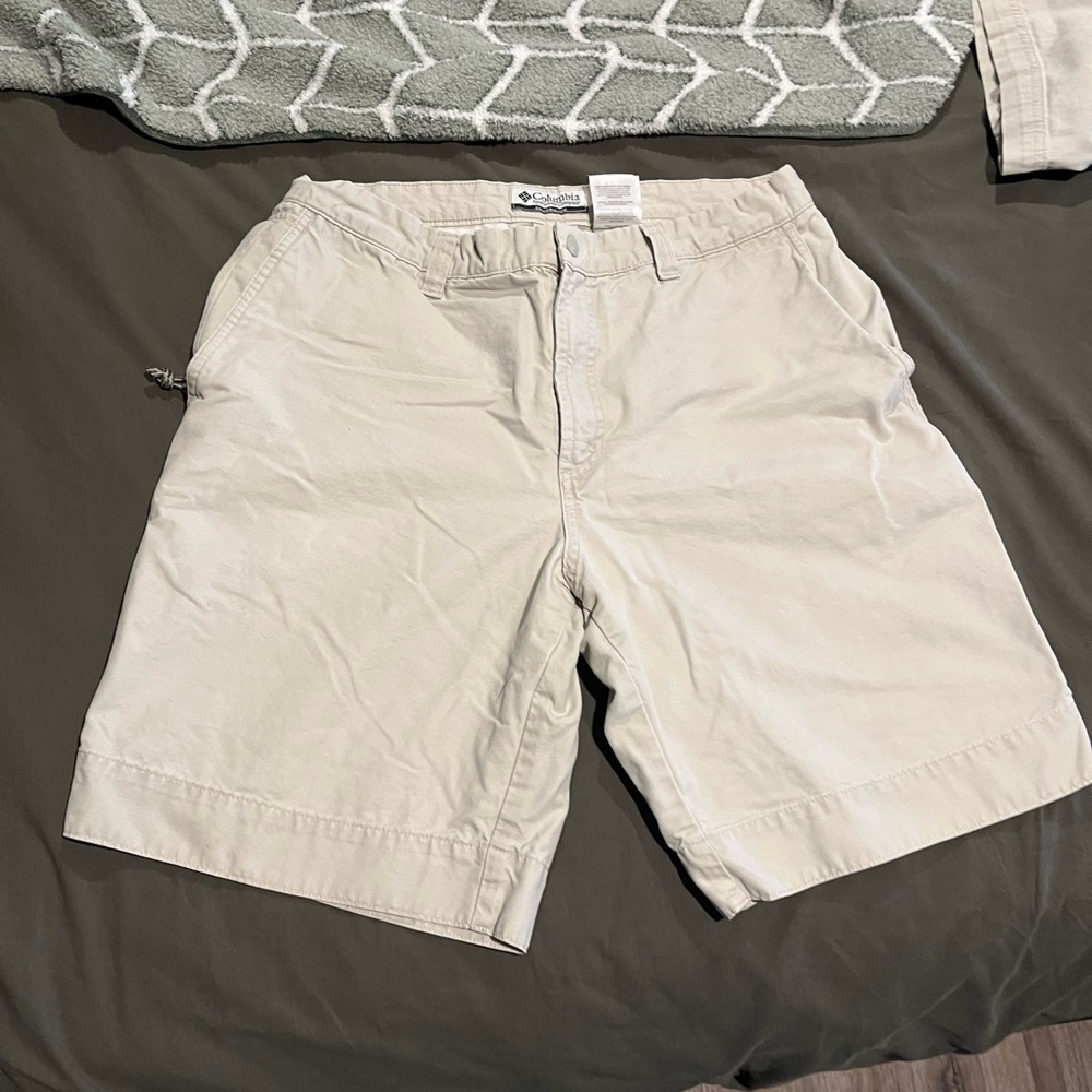 Columbia Men's light tan Shorts